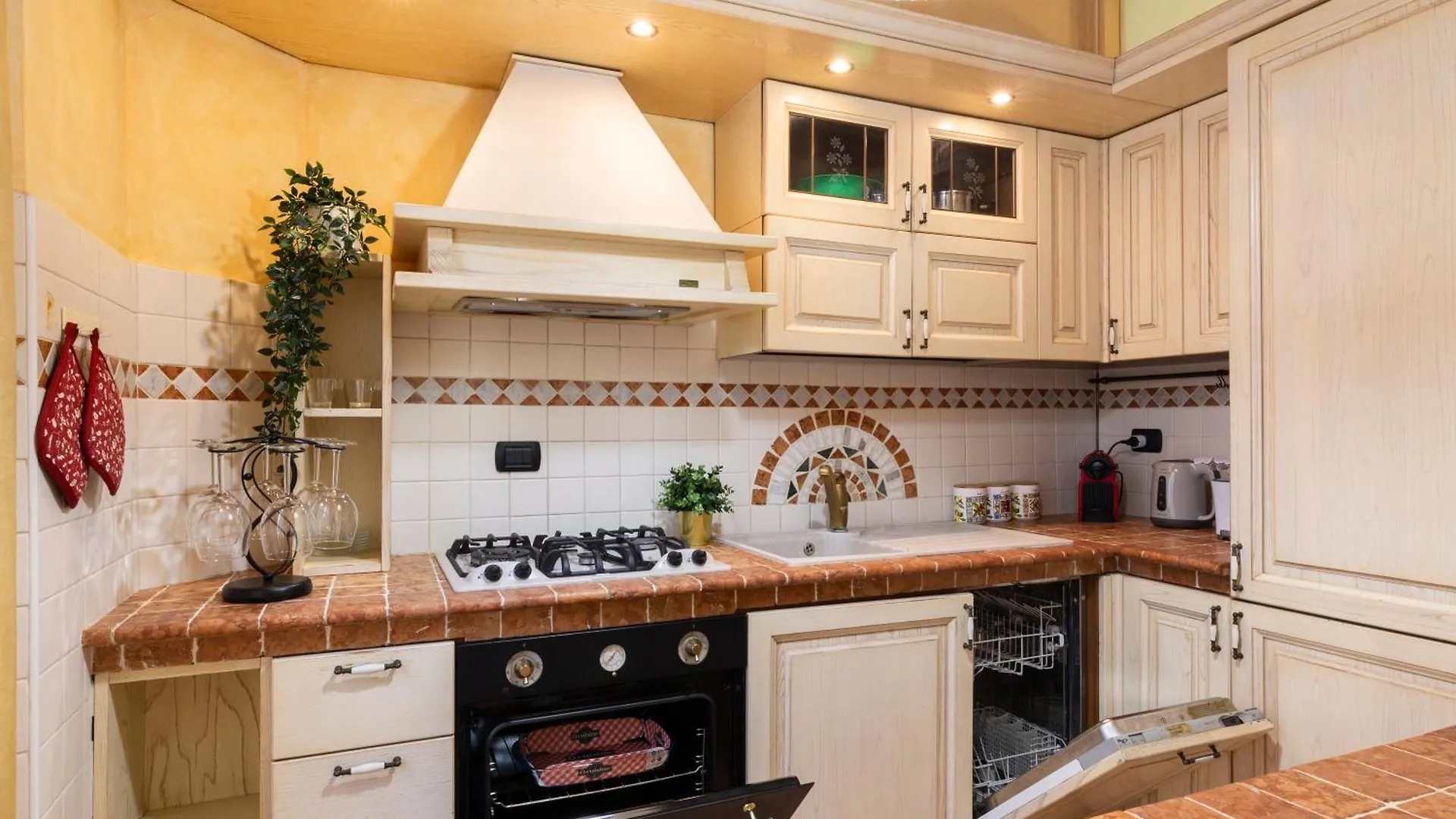 Apartment Quattro Dimore - Centro Storico Milan Italy